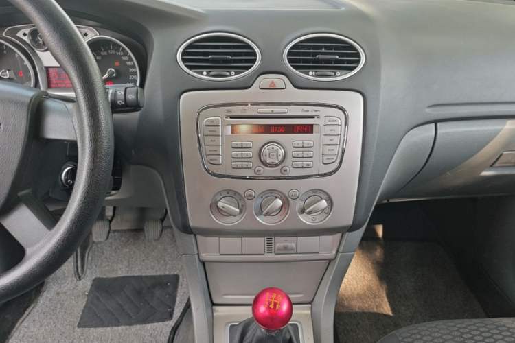 Used Ford Focus 2013 Hatchback Classic 1.8L Manual Base Model Audio And AC Panel
