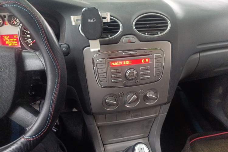 Used Ford Focus 2013 Hatchback Classic 1.8L Manual Base Model Audio And AC Panel