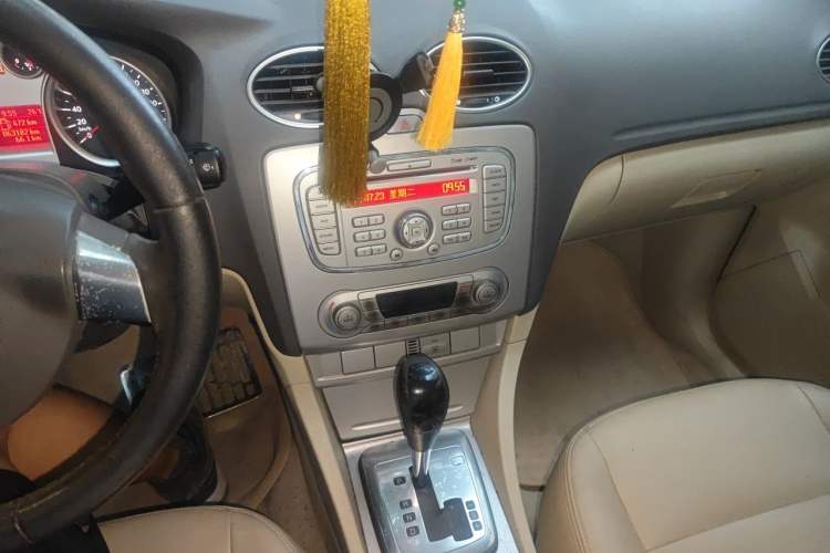 Used Ford Focus 2013 Sedan Classic 1.8L Automatic Fashion Edition Audio And AC Panel
