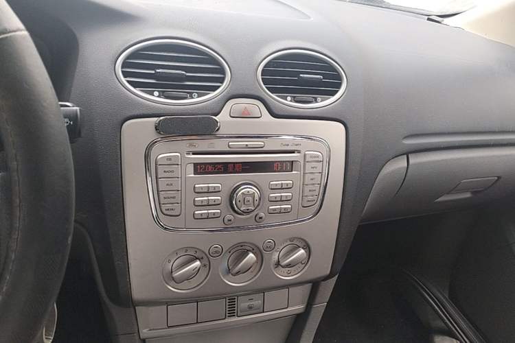 Used Ford Focus 2013 Hatchback Classic 1.8L Manual Base Model Audio And AC Panel