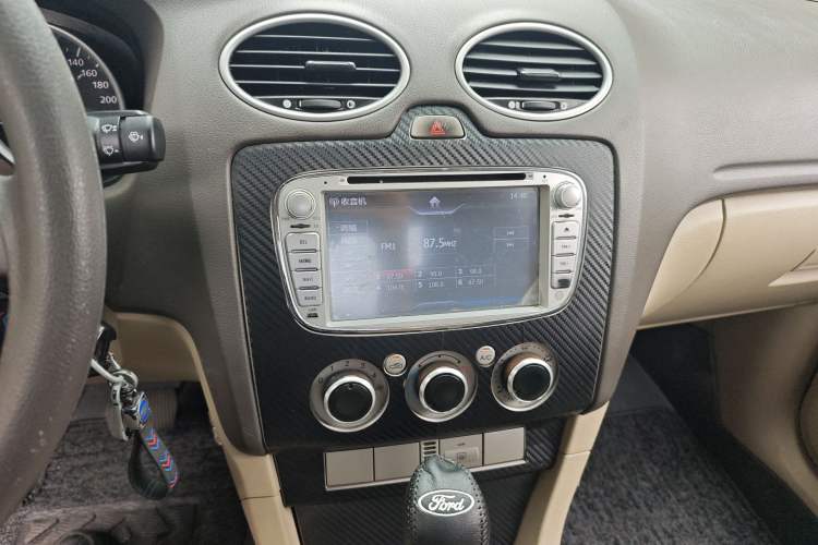 Used Ford Focus 2013 Sedan Classic 1.8L Automatic Base Model Audio And AC Panel