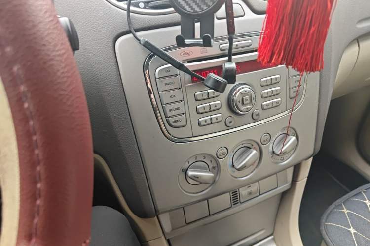 Used Ford Focus 2013 Sedan Classic 1.8L Manual Base Model Audio And AC Panel