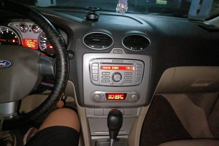 Used Ford Focus 2013 Hatchback Classic 1.8L Automatic Fashion Edition Audio And AC Panel