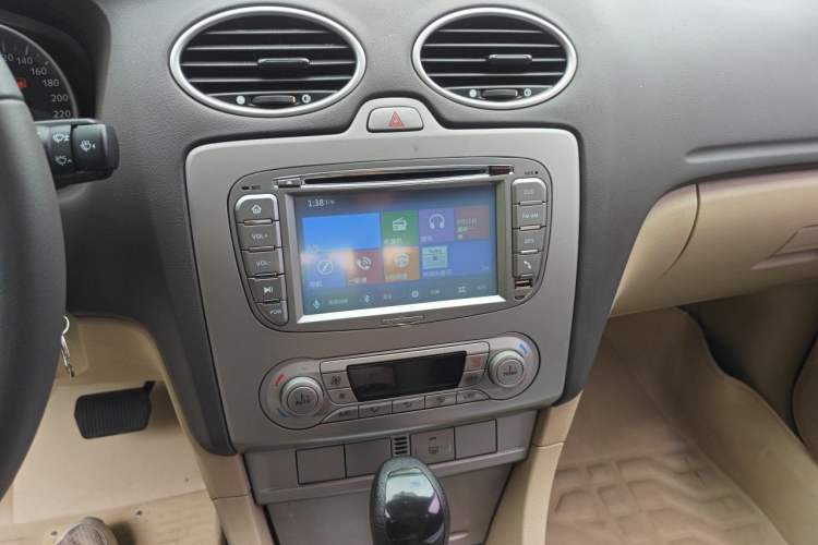 Used Ford Focus 2013 Hatchback Classic 1.8L Automatic Fashion Edition Audio And AC Panel