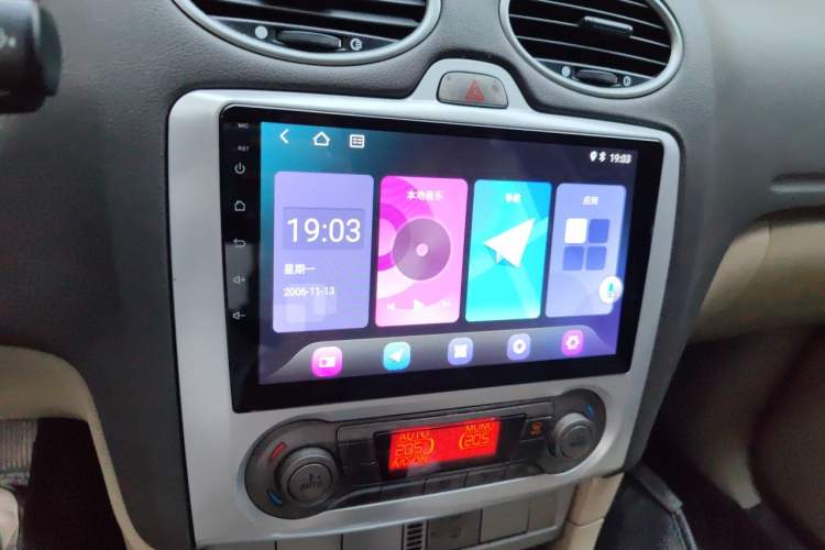 Used Ford Focus 2013 Hatchback Classic 1.8L Automatic Fashion Edition Audio And AC Panel