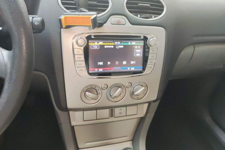 Used Ford Focus 2013 Hatchback Classic 1.8L Manual Base Model Audio And AC Panel