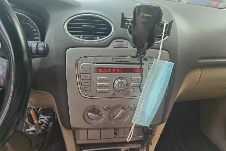 Used Ford Focus 2013 Sedan Classic 1.8L Manual Base Model Audio And AC Panel