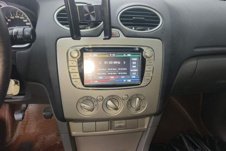 Used Ford Focus 2013 Hatchback Classic 1.8L Manual Base Model Audio And AC Panel