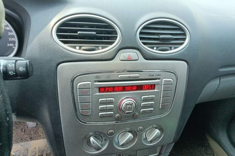 Used Ford Focus 2013 Hatchback Classic 1.8L Manual Base Model Audio And AC Panel