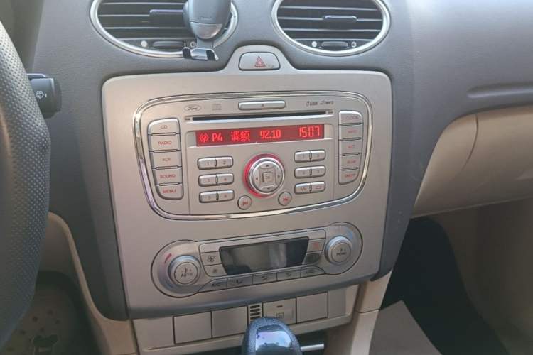 Used Ford Focus 2013 Hatchback Classic 1.8L Automatic Fashion Edition Audio And AC Panel