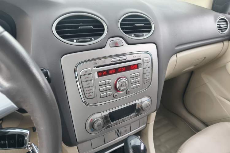 Used Ford Focus 2013 Sedan Classic 1.8L Automatic Fashion Edition Audio And AC Panel