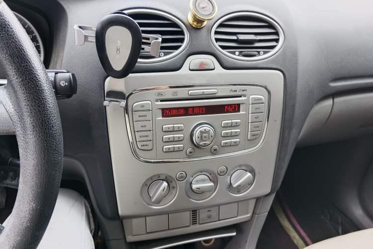 Used Ford Focus 2013 Hatchback Classic 1.8L Manual Base Model Audio And AC Panel
