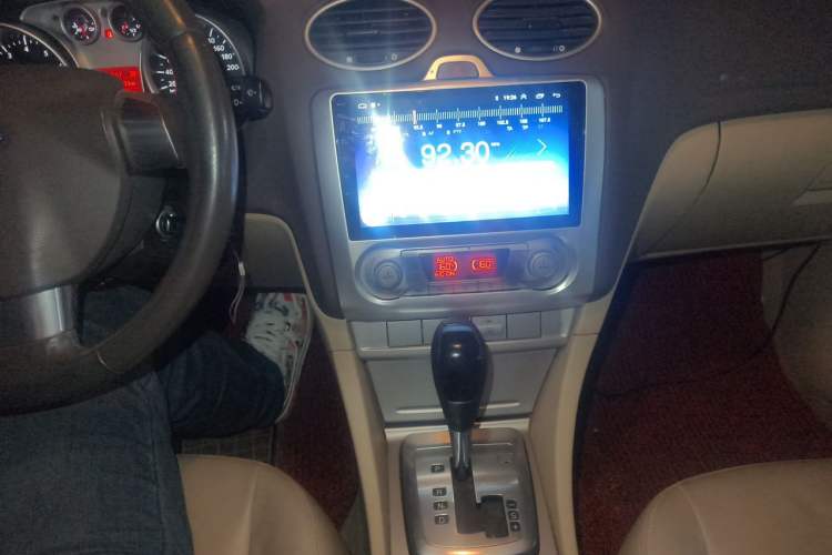 Used Ford Focus 2013 Hatchback Classic 1.8L Automatic Fashion Edition Audio And AC Panel