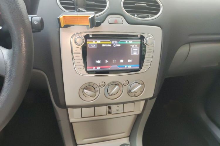 Used Ford Focus 2013 Hatchback Classic 1.8L Manual Base Model Audio And AC Panel