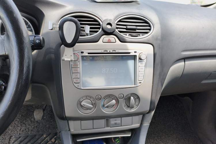 Used Ford Focus 2013 Hatchback Classic 1.8L Manual Base Model Audio And AC Panel