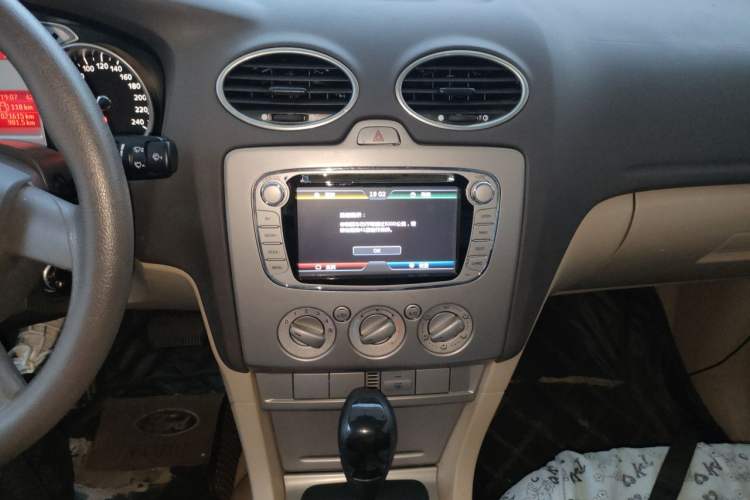 Used Ford Focus 2013 Sedan Classic 1.8L Automatic Base Model Audio And AC Panel