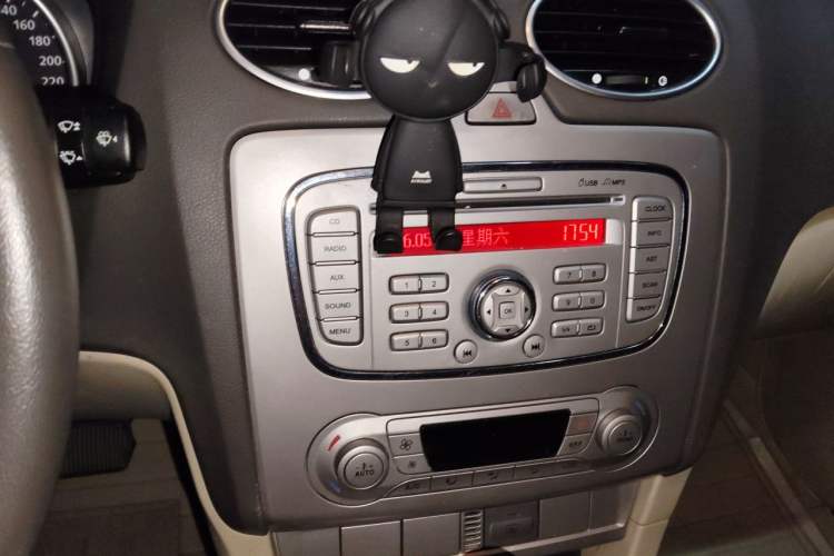 Used Ford Focus 2013 Hatchback Classic 1.8L Automatic Fashion Edition Audio And AC Panel