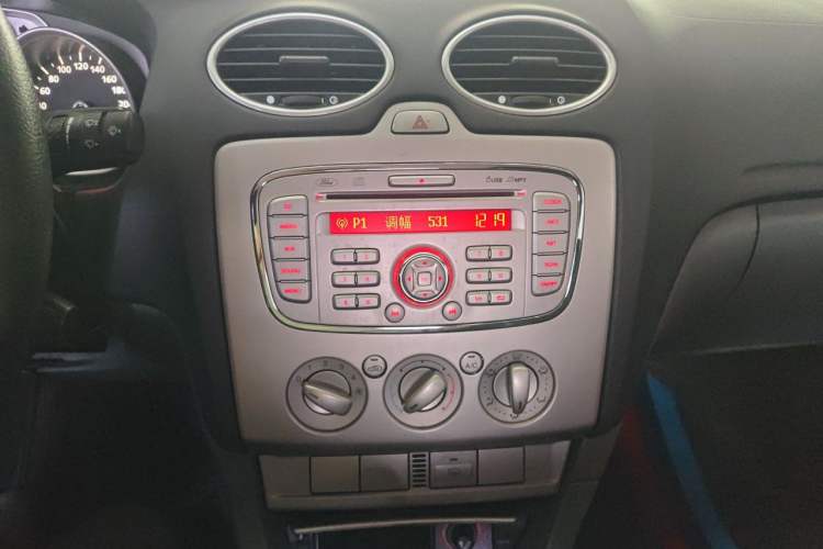 Used Ford Focus 2013 Hatchback Classic 1.8L Manual Base Model Audio And AC Panel