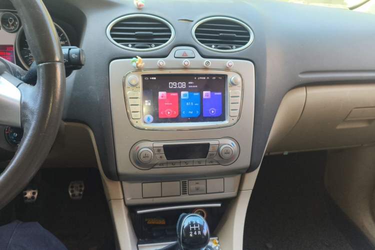 Used Ford Focus 2013 Hatchback Classic 1.8L Manual Fashion Edition Audio And AC Panel