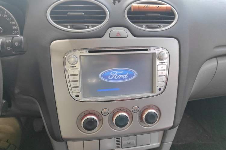 Used Ford Focus 2013 Hatchback Classic 1.8L Manual Base Model Audio And AC Panel