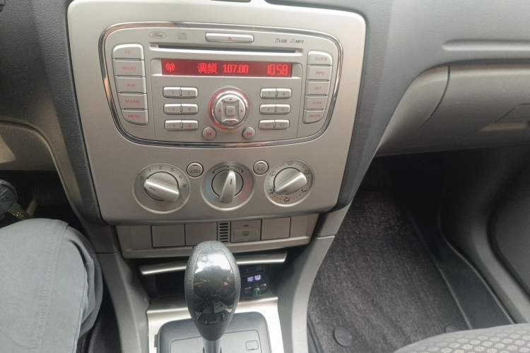 Used Ford Focus 2013 Hatchback Classic 1.8L Automatic Base Model Audio And AC Panel
