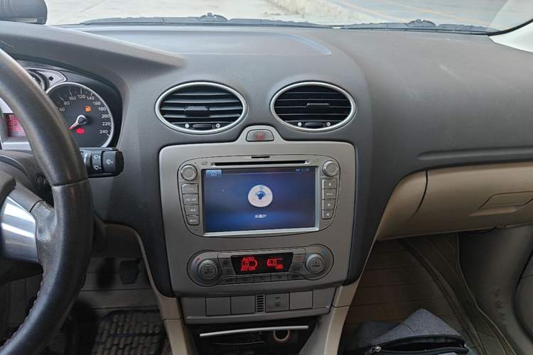 Used Ford Focus 2013 Sedan Classic 1.8L Manual Fashion Edition Audio And AC Panel