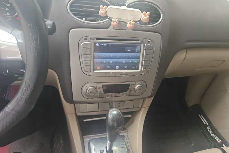 Used Ford Focus 2013 Hatchback Classic 1.8L Automatic Fashion Edition Audio And AC Panel