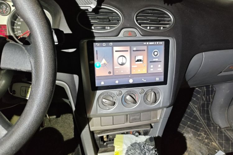 Used Ford Focus 2013 Hatchback Classic 1.8L Manual Base Model Audio And AC Panel