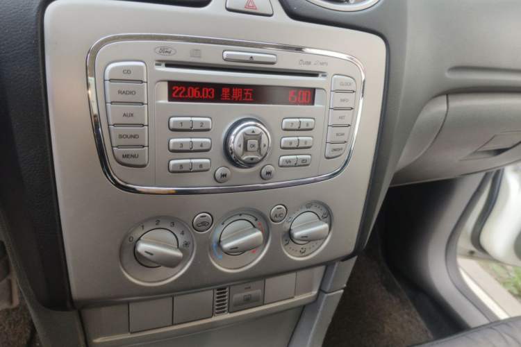 Used Ford Focus 2013 Hatchback Classic 1.8L Manual Base Model Audio And AC Panel