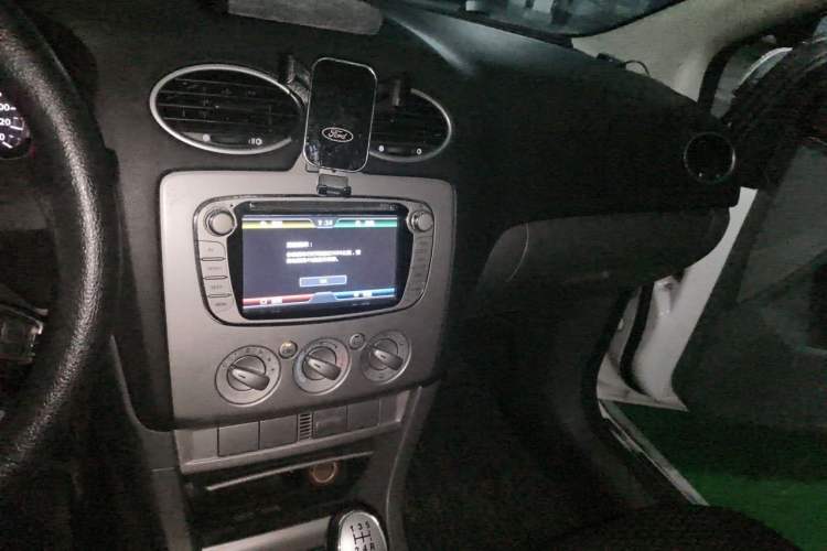 Used Ford Focus 2013 Hatchback Classic 1.8L Manual Base Model Audio And AC Panel
