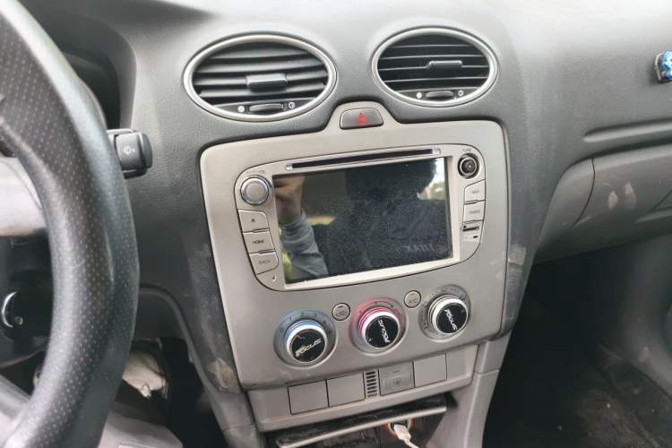 Used Ford Focus 2013 Hatchback Classic 1.8L Manual Base Model Audio And AC Panel