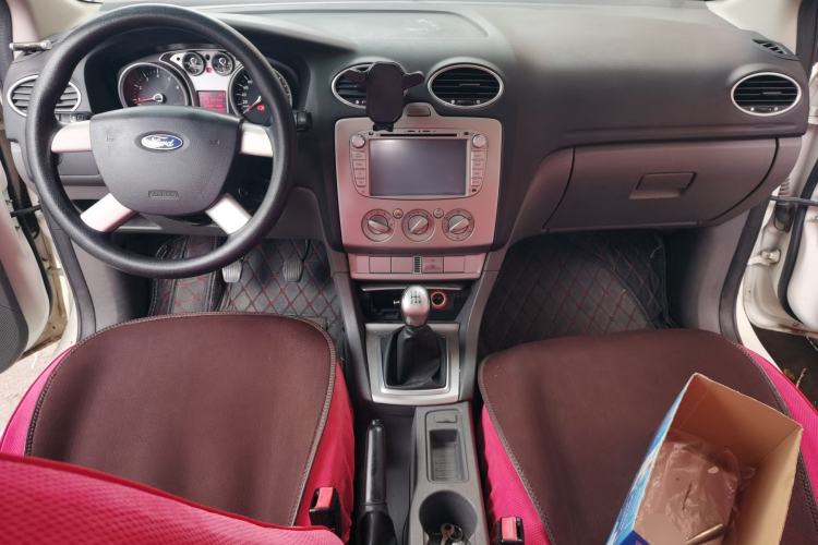 Used Ford Focus 2013 Hatchback Classic 1.8L Manual Base Model Center Console