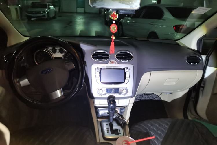 Used Ford Focus 2013 Hatchback Classic 1.8L Automatic Fashion Edition Center Console