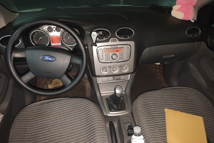 Used Ford Focus 2013 Hatchback Classic 1.8L Manual Base Model Center Console