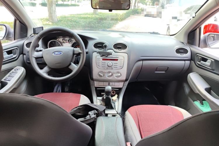 Used Ford Focus 2013 Hatchback Classic 1.8L Manual Base Model Center Console