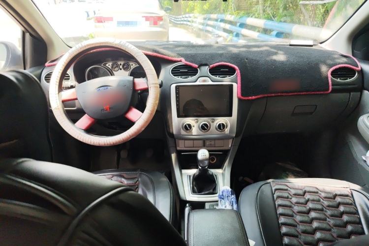 Used Ford Focus 2013 Hatchback Classic 1.8L Manual Base Model Center Console