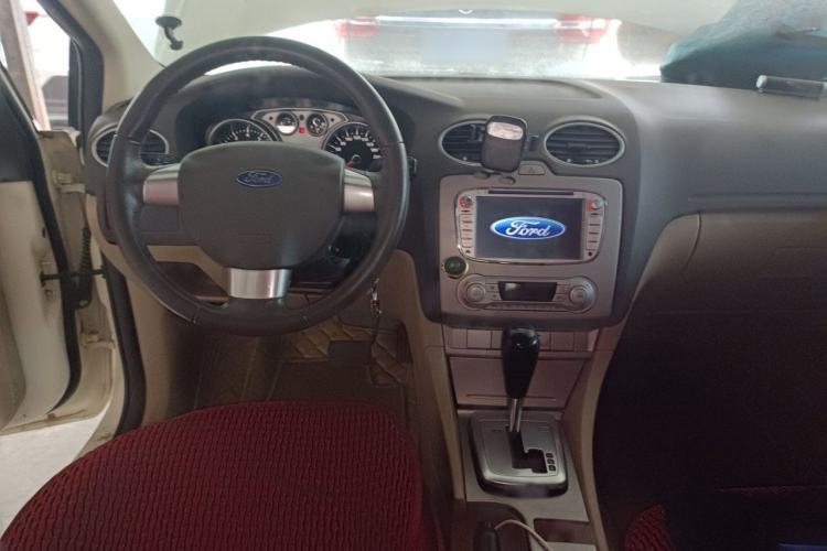 Used Ford Focus 2013 Hatchback Classic 1.8L Automatic Fashion Edition Center Console