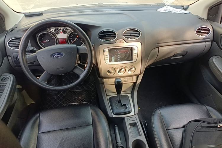 Used Ford Focus 2013 Hatchback Classic 1.8L Automatic Base Model Center Console