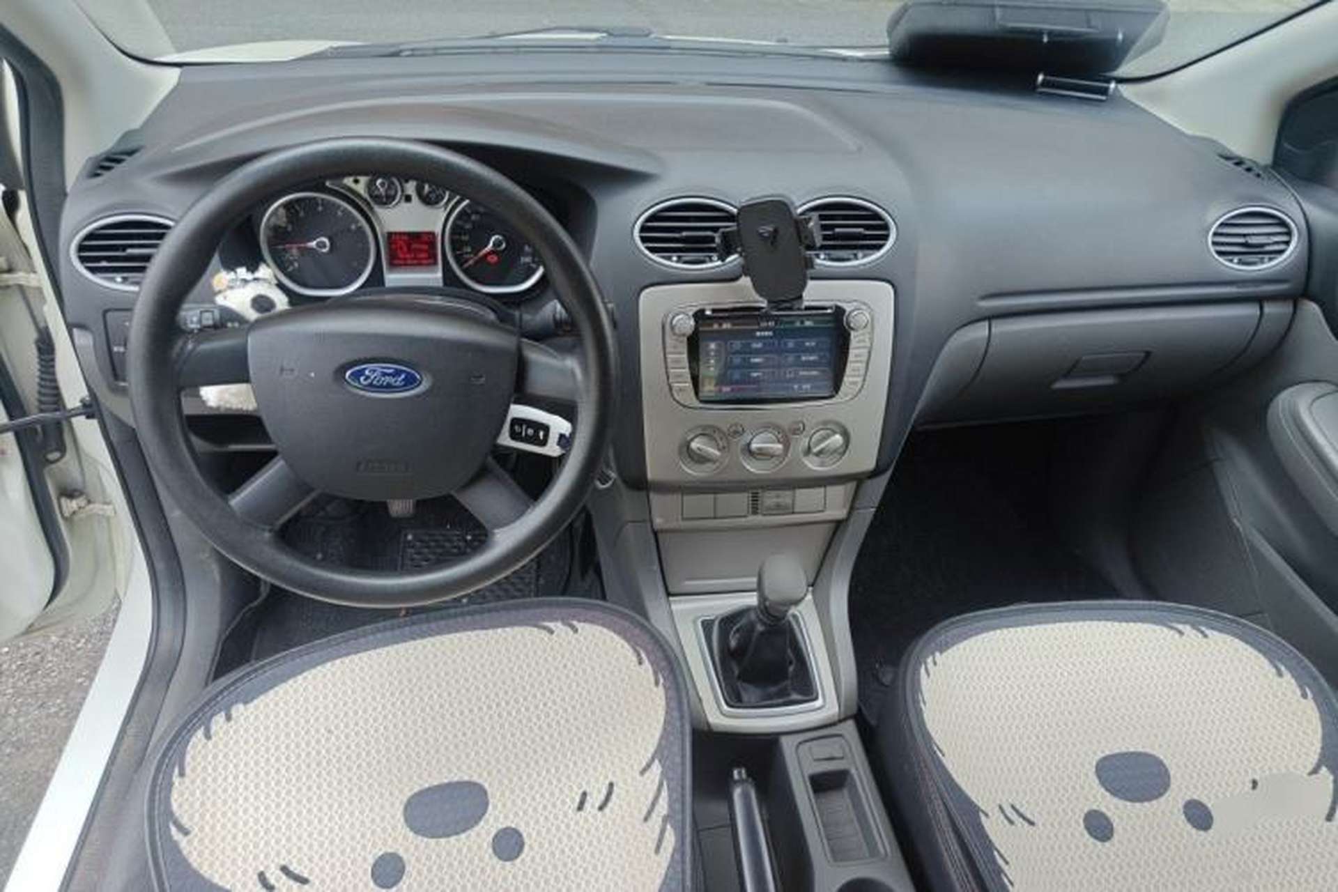 Used Ford Focus 2013 Hatchback Classic 1.8L Manual Base Model Center Console