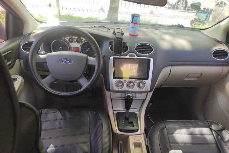 Used Ford Focus 2013 Sedan Classic 1.8L Automatic Base Model Center Console