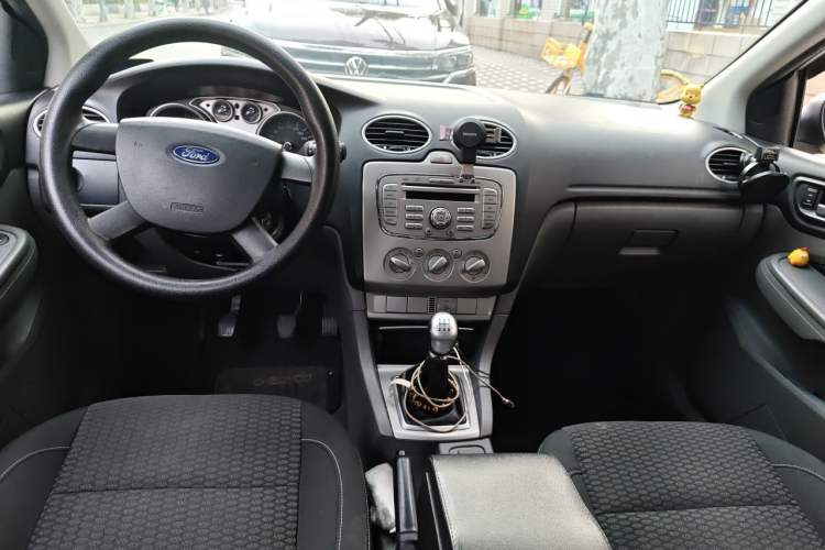 Used Ford Focus 2013 Hatchback Classic 1.8L Manual Base Model Center Console
