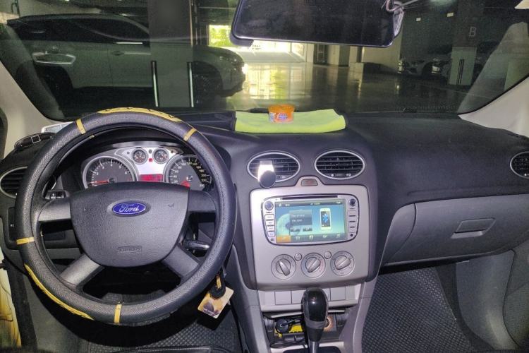 Used Ford Focus 2013 Hatchback Classic 1.8L Automatic Base Model Center Console