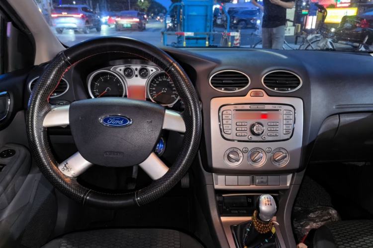 Used Ford Focus 2013 Hatchback Classic 1.8L Manual Base Model Center Console