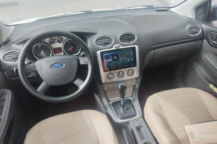 Used Ford Focus 2013 Hatchback Classic 1.8L Automatic Base Model Center Console