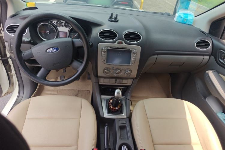 Used Ford Focus 2013 Hatchback Classic 1.8L Manual Base Model Center Console