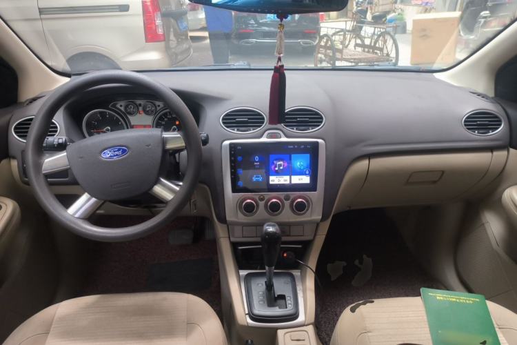 Used Ford Focus 2013 Sedan Classic 1.8L Automatic Base Model Center Console