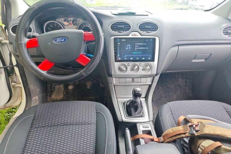 Used Ford Focus 2013 Hatchback Classic 1.8L Manual Base Model Center Console