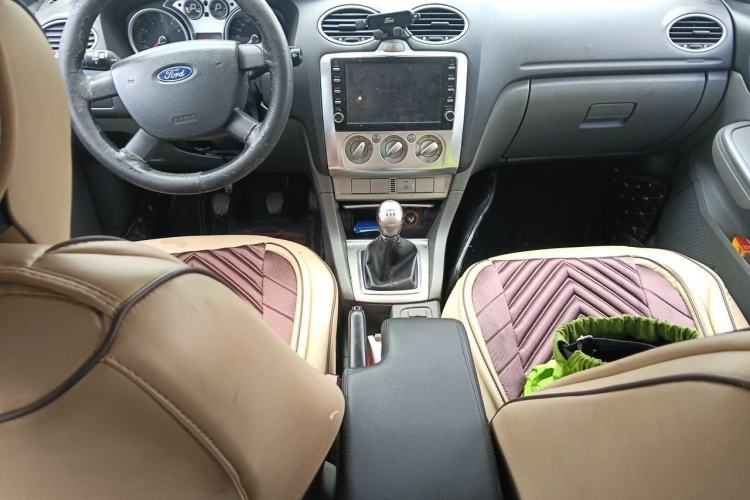 Used Ford Focus 2013 Hatchback Classic 1.8L Manual Base Model Center Console