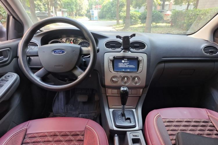 Used Ford Focus 2013 Hatchback Classic 1.8L Automatic Base Model Center Console