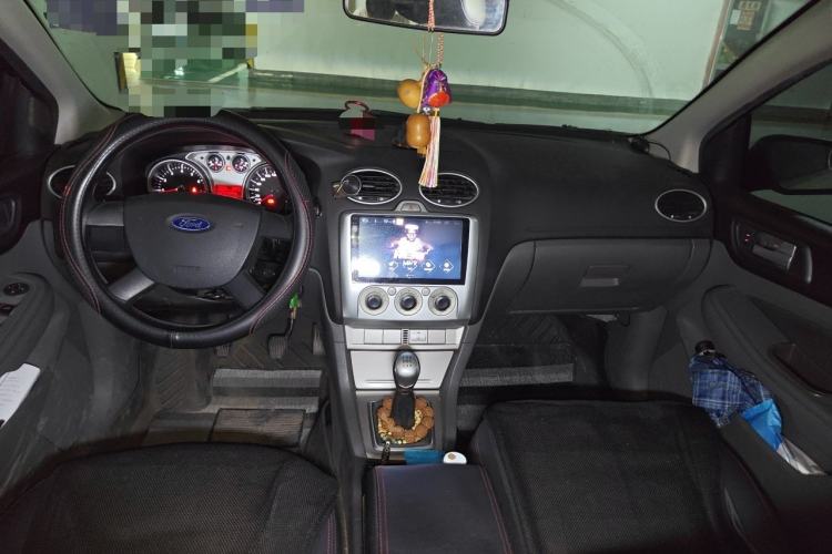 Used Ford Focus 2013 Hatchback Classic 1.8L Manual Base Model Center Console